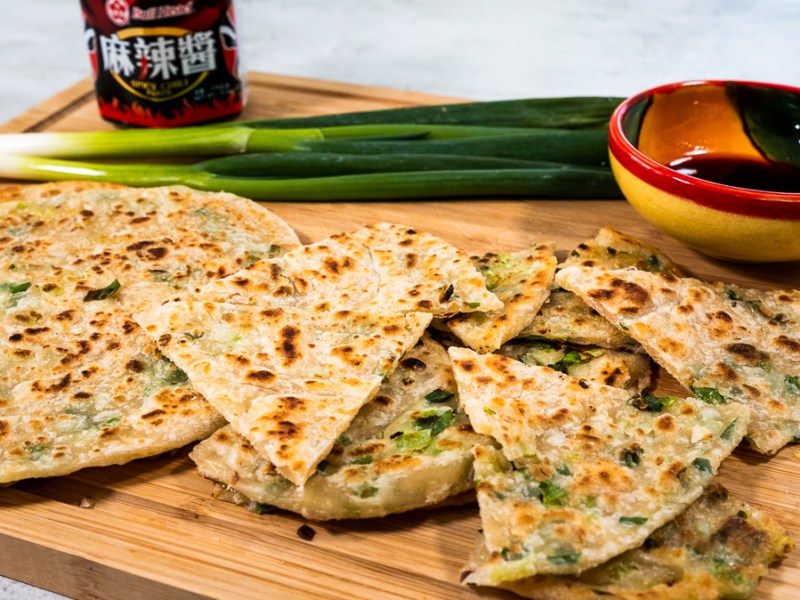 Pfannkuchen mit Zwiebellauch